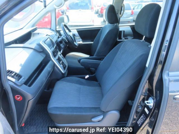 Used 2010 AT toyota noah ZRR70W Image[16]