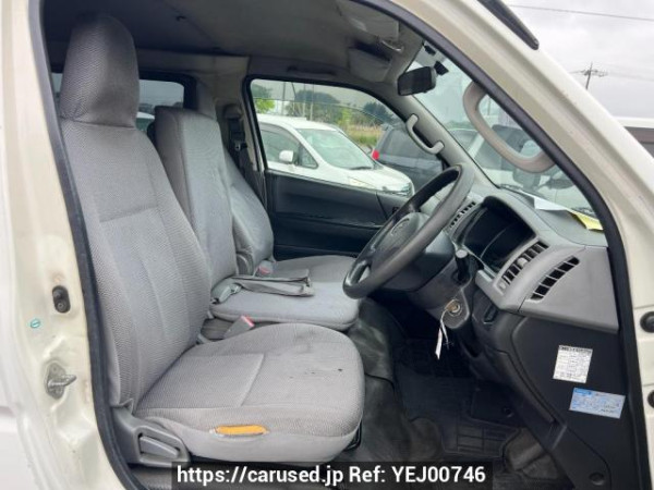 Used 2006 AT toyota regiusace-van KDH200V Image[9]
