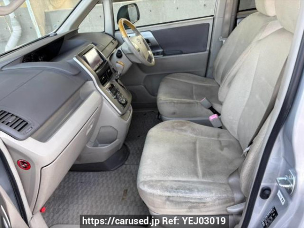 Used 2009 AT toyota noah ZRR70W Image[15]