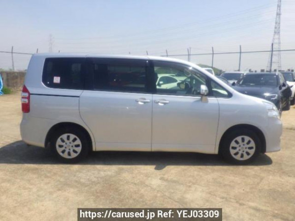 Used 2013 AT toyota noah ZRR70G Image[7]
