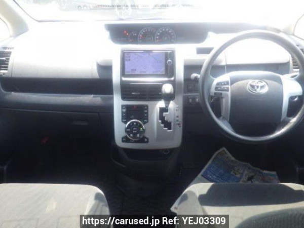 Used 2013 AT toyota noah ZRR70G Image[16]