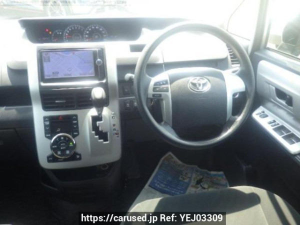 Used 2013 AT toyota noah ZRR70G Image[18]