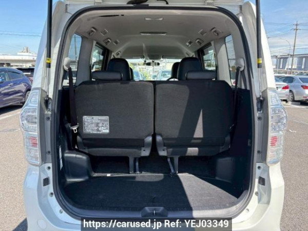Used 2013 AT toyota voxy ZRR70W Image[8]