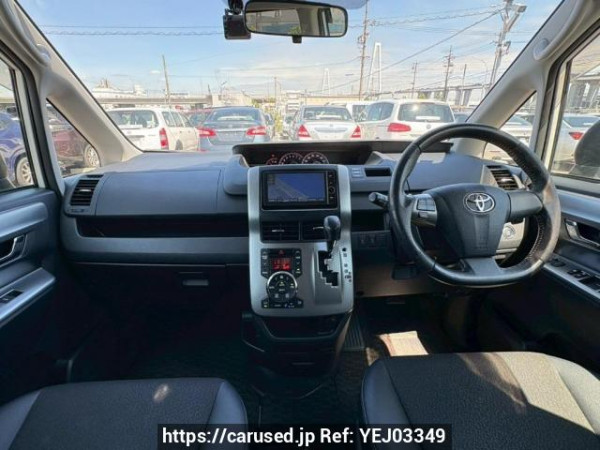 Used 2013 AT toyota voxy ZRR70W Image[19]