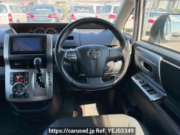 Used 2013 AT toyota voxy ZRR70W Image[21]