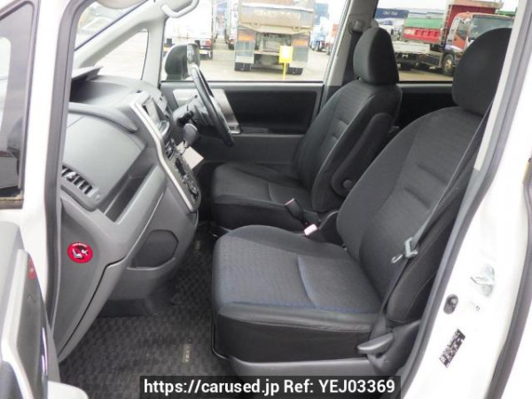Used 2009 AT toyota voxy ZRR70W Image[14]