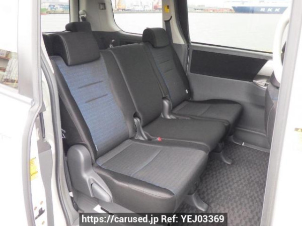 Used 2009 AT toyota voxy ZRR70W Image[15]