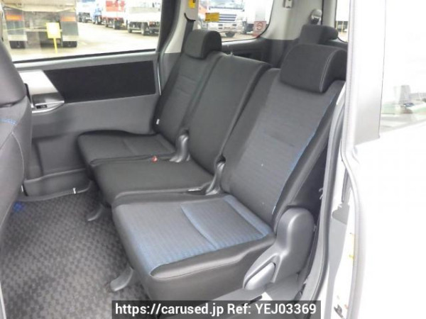 Used 2009 AT toyota voxy ZRR70W Image[16]
