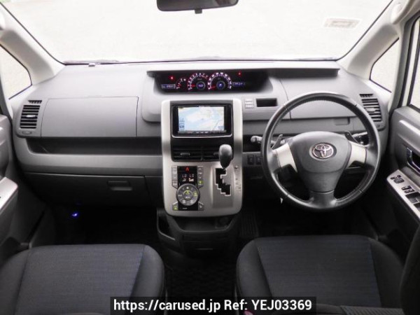 Used 2009 AT toyota voxy ZRR70W Image[18]