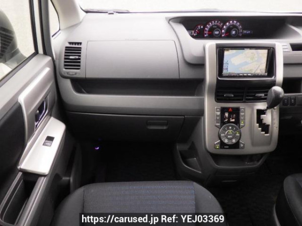 Used 2009 AT toyota voxy ZRR70W Image[19]