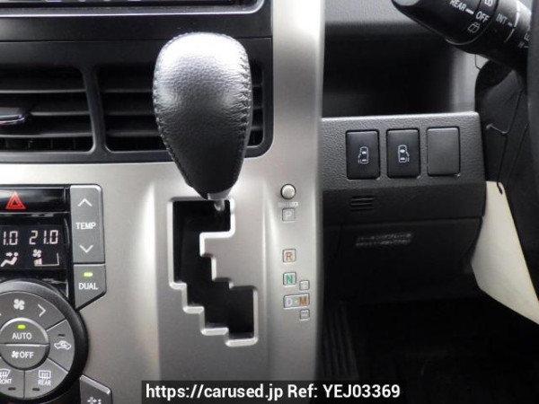Used 2009 AT toyota voxy ZRR70W Image[26]