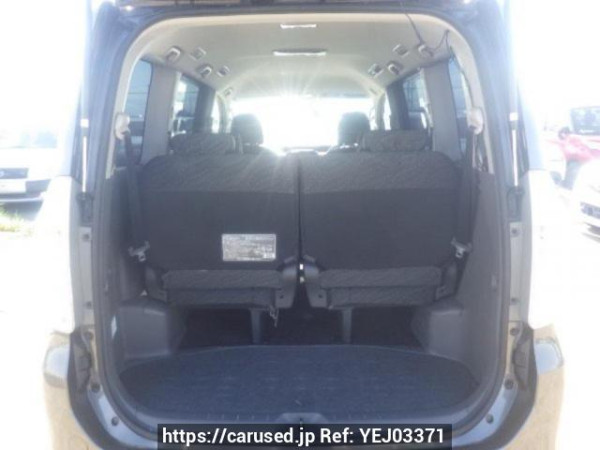 Used 2007 AT toyota noah ZRR70W Image[8]