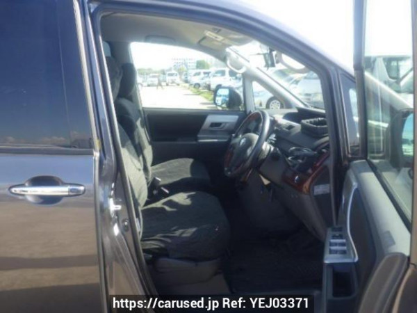 Used 2007 AT toyota noah ZRR70W Image[11]