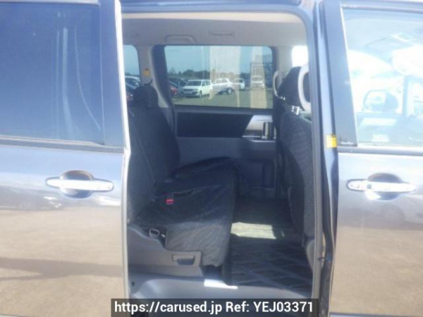 Used 2007 AT toyota noah ZRR70W Image[13]