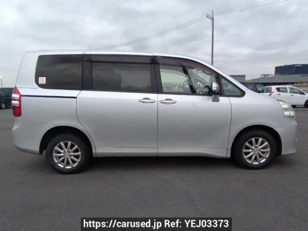 Used 2010 AT toyota noah ZRR75G Image[7]
