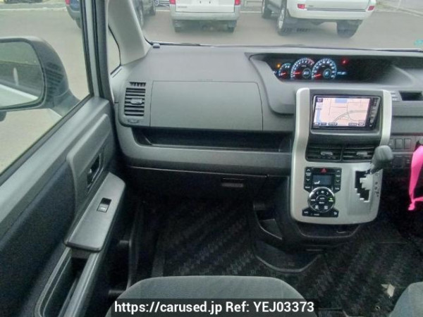 Used 2010 AT toyota noah ZRR75G Image[19]