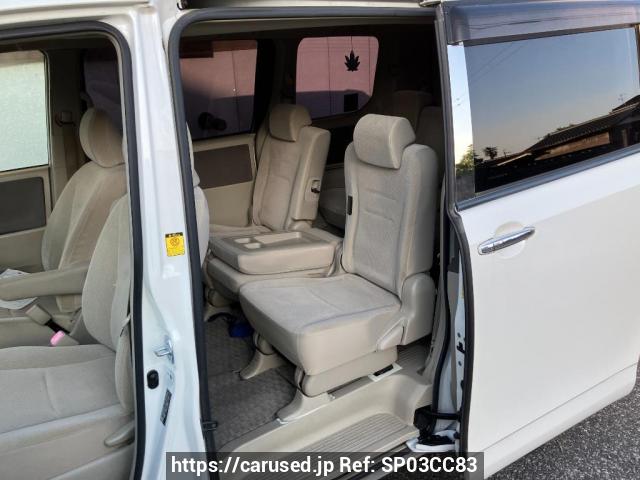 Achat de véhicules d'occasion 2009 Toyota Noah ZRR70G (SP03CC83