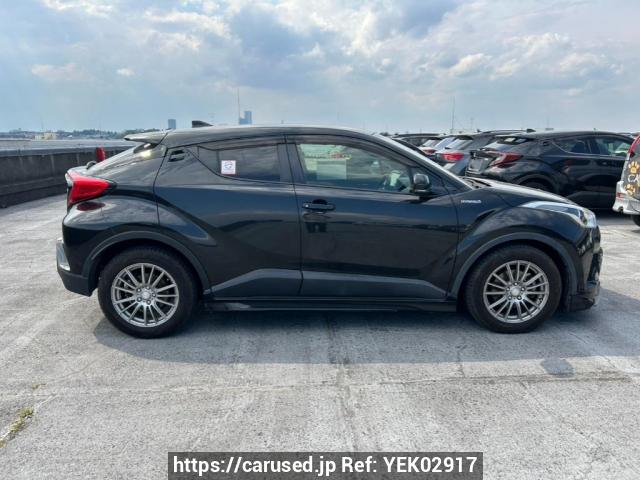 Buy Used 2017 Toyota C-HR ZYX10 (YEK02917) - Carused.jp