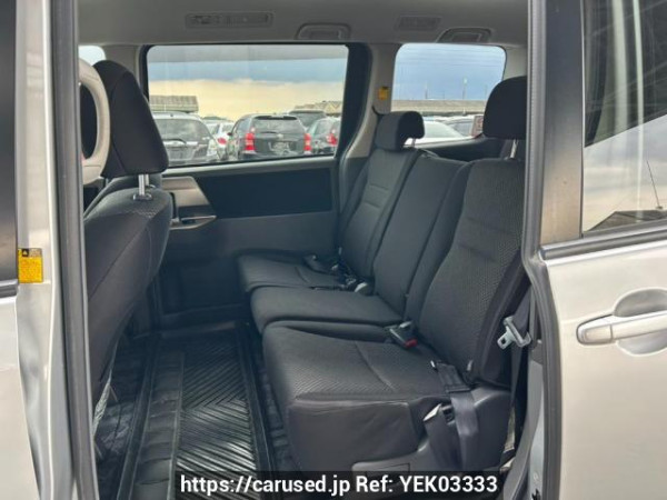 Used 2007 AT toyota noah ZRR75W Image[15]