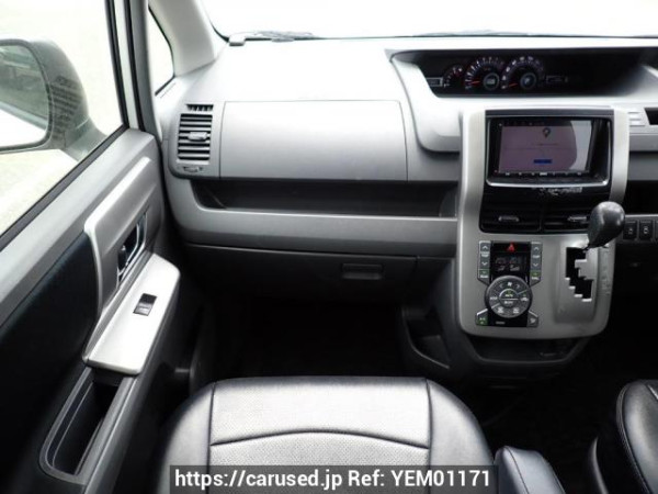 Used 2008 AT toyota voxy ZRR70W Image[19]