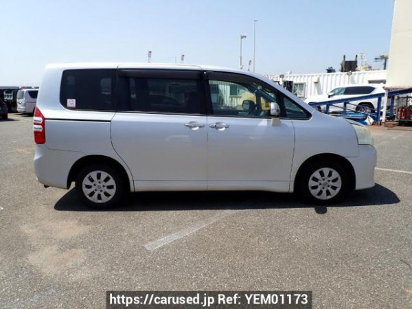 Used 2011 AT toyota noah ZRR70G Image[7]