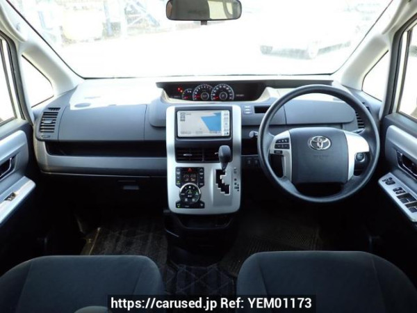 Used 2011 AT toyota noah ZRR70G Image[17]
