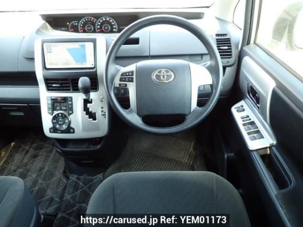 Used 2011 AT toyota noah ZRR70G Image[19]
