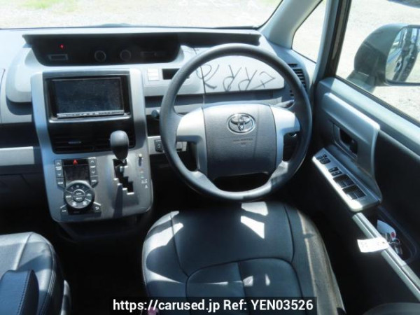 Used 2007 AT toyota noah ZRR70W Image[19]