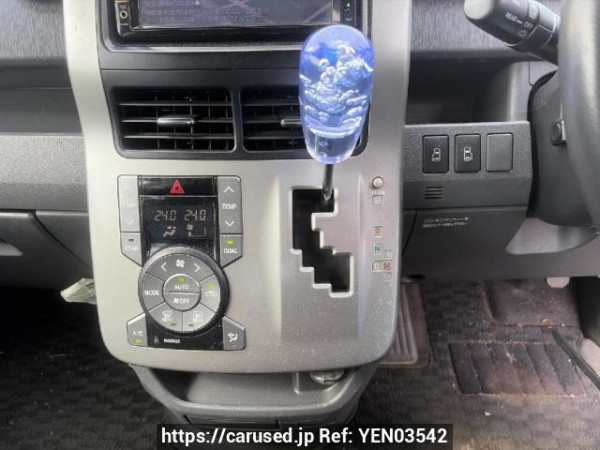 Used 2009 AT toyota voxy ZRR70W Image[13]
