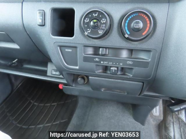 Used 2005 AT toyota regiusace-van KDH205V Image[19]