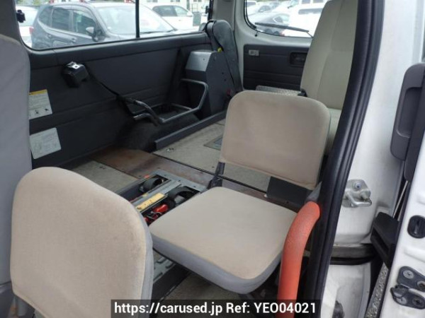 Used 2004 AT nissan caravan-bus DWMGE25 Image[14]