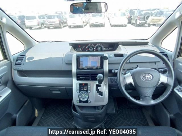 Used 2009 AT toyota voxy ZRR70W Image[17]