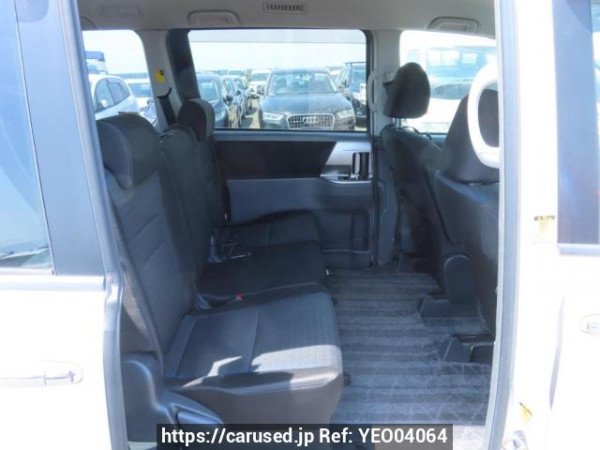 Used 2010 AT toyota voxy ZRR70W Image[17]