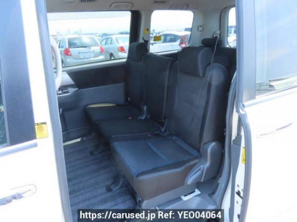 Used 2010 AT toyota voxy ZRR70W Image[20]