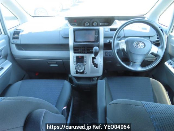 Used 2010 AT toyota voxy ZRR70W Image[23]