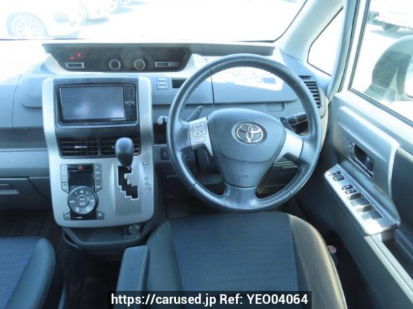 Used 2010 AT toyota voxy ZRR70W Image[25]