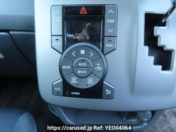 Used 2010 AT toyota voxy ZRR70W Image[30]