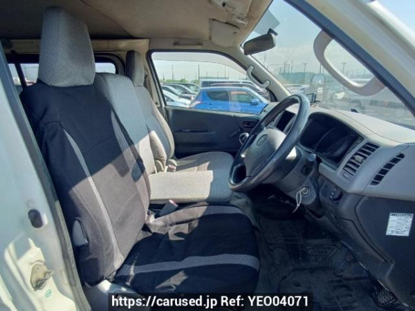 Used 2006 MT toyota hiace-van KDH205V Image[12]