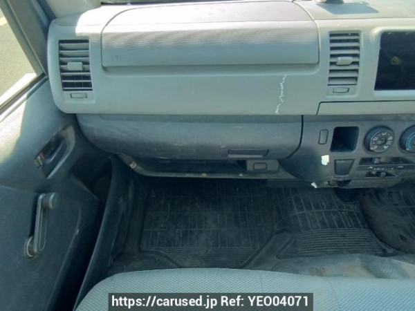 Used 2006 MT toyota hiace-van KDH205V Image[16]