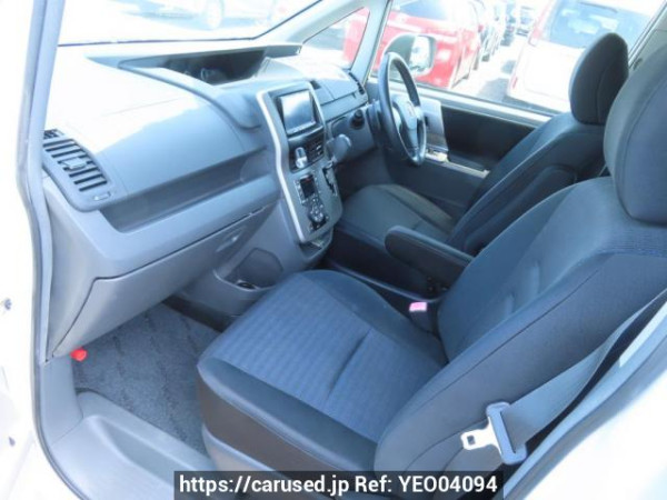 Used 2008 AT toyota voxy ZRR70W Image[15]