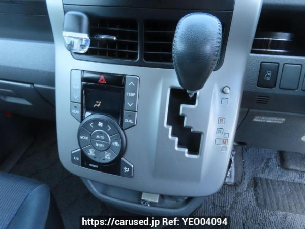 Used 2008 AT toyota voxy ZRR70W Image[30]