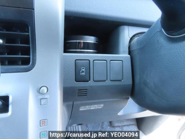 Used 2008 AT toyota voxy ZRR70W Image[32]