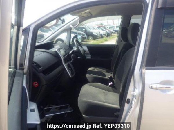 Used 2010 AT toyota noah ZRR70G Image[12]