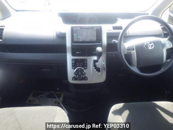 Used 2010 AT toyota noah ZRR70G Image[16]
