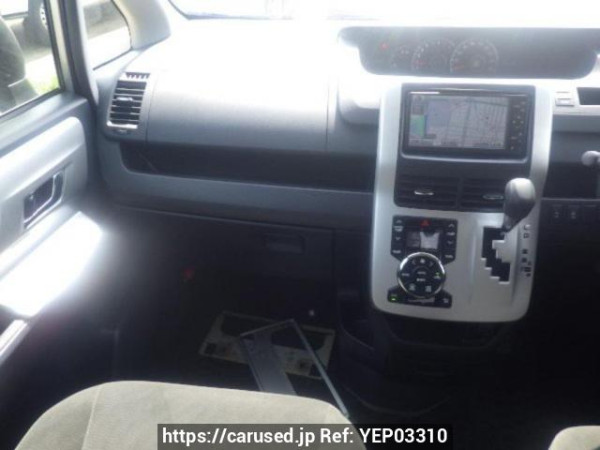 Used 2010 AT toyota noah ZRR70G Image[17]