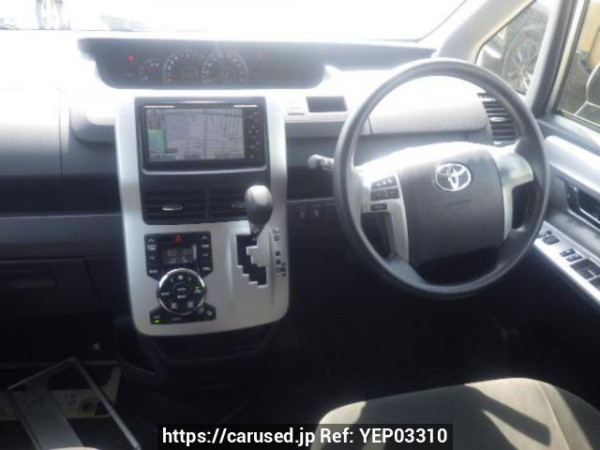 Used 2010 AT toyota noah ZRR70G Image[18]