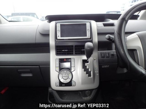 Used 2009 AT toyota voxy ZRR70G Image[17]