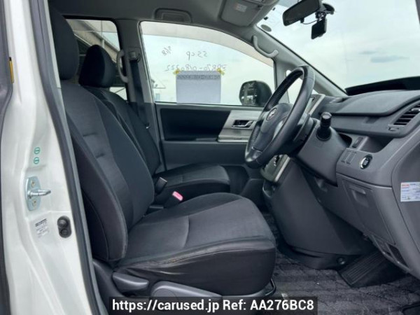 Used 2009 AT toyota voxy ZRR70W Image[12]