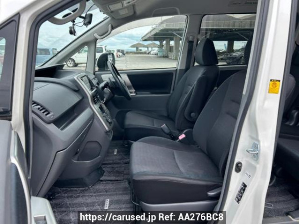 Used 2009 AT toyota voxy ZRR70W Image[13]