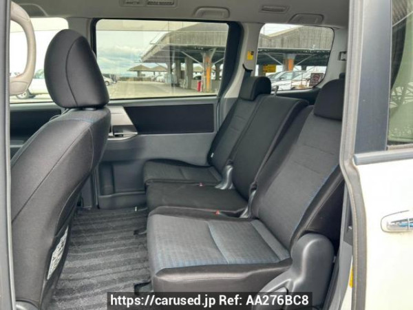 Used 2009 AT toyota voxy ZRR70W Image[15]